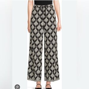 Max Studio flow printed pants green‎ and white color. Comfy!